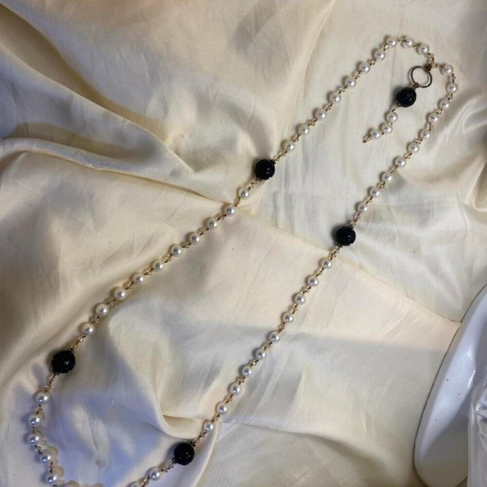 Vintage Faux Pearl Backdrop Baroque Lariat Necklace Black Carved Roses Crystals